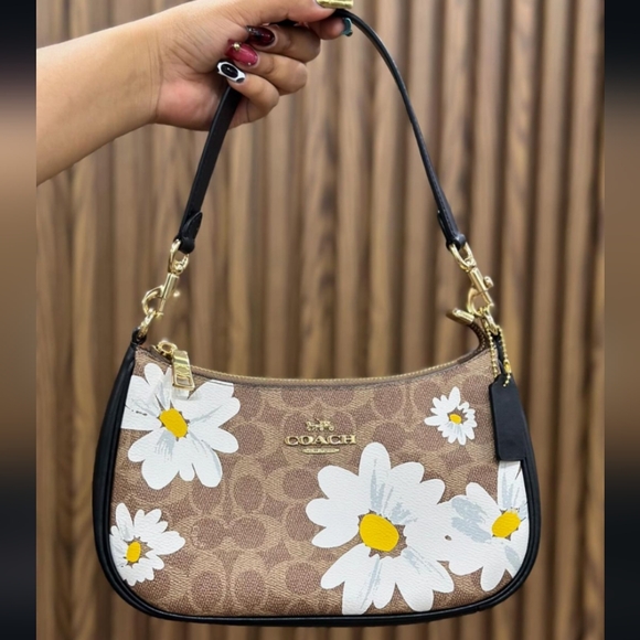 NWT COACH CZ586 Women’s Teri Shoulder Bag Signature Canvas&Leather Floral Print - Picture 2 of 6